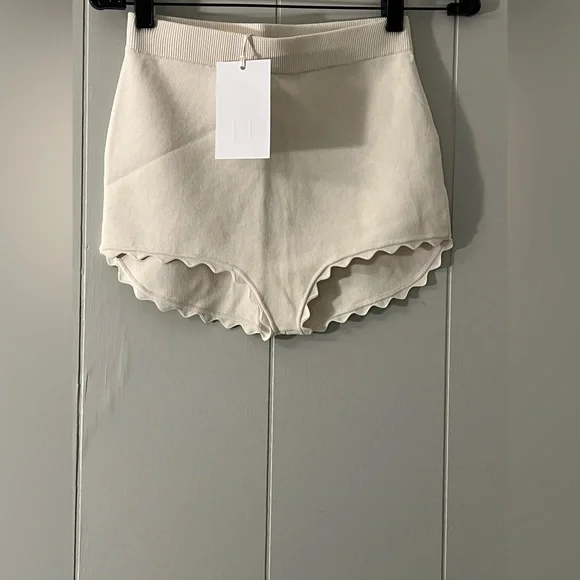 Helsa Elvira Shorts in Cream - Picture 9 of 14